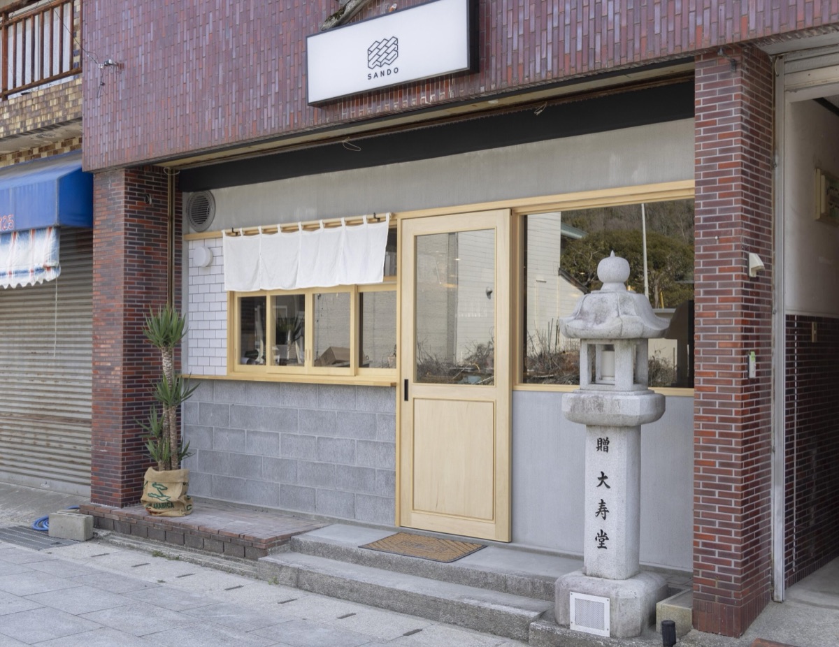 SANDOの店先